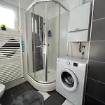 아파트 Apartman Ruza 풀라